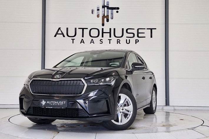 Sort Skoda Enyaq fra 2024 set udefra