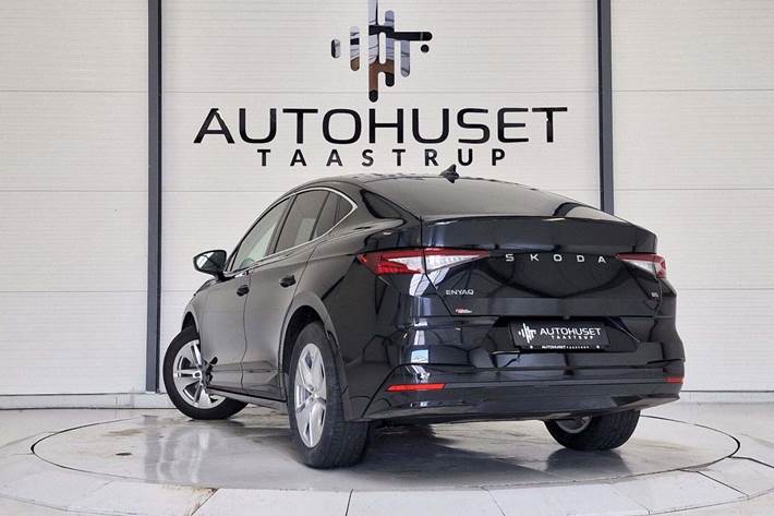 Sort Skoda Enyaq fra 2024