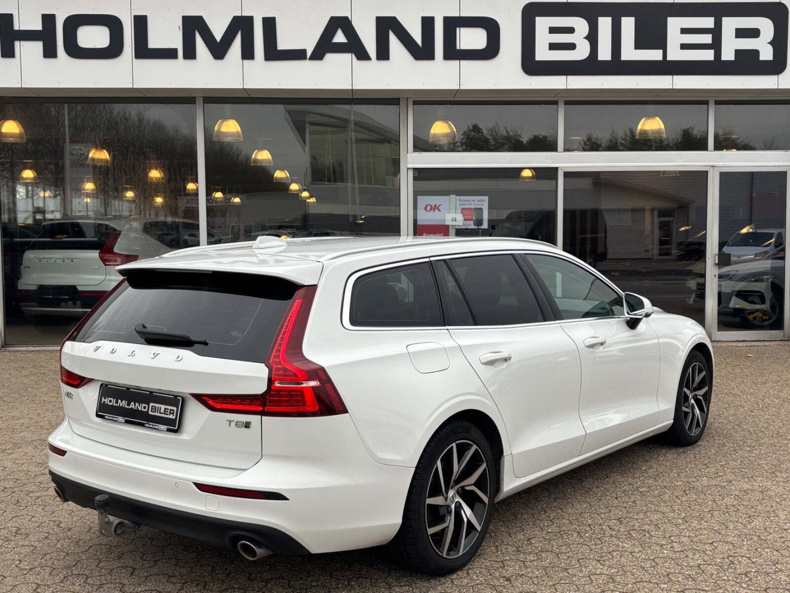 Hvid Volvo V60 fra 2020
