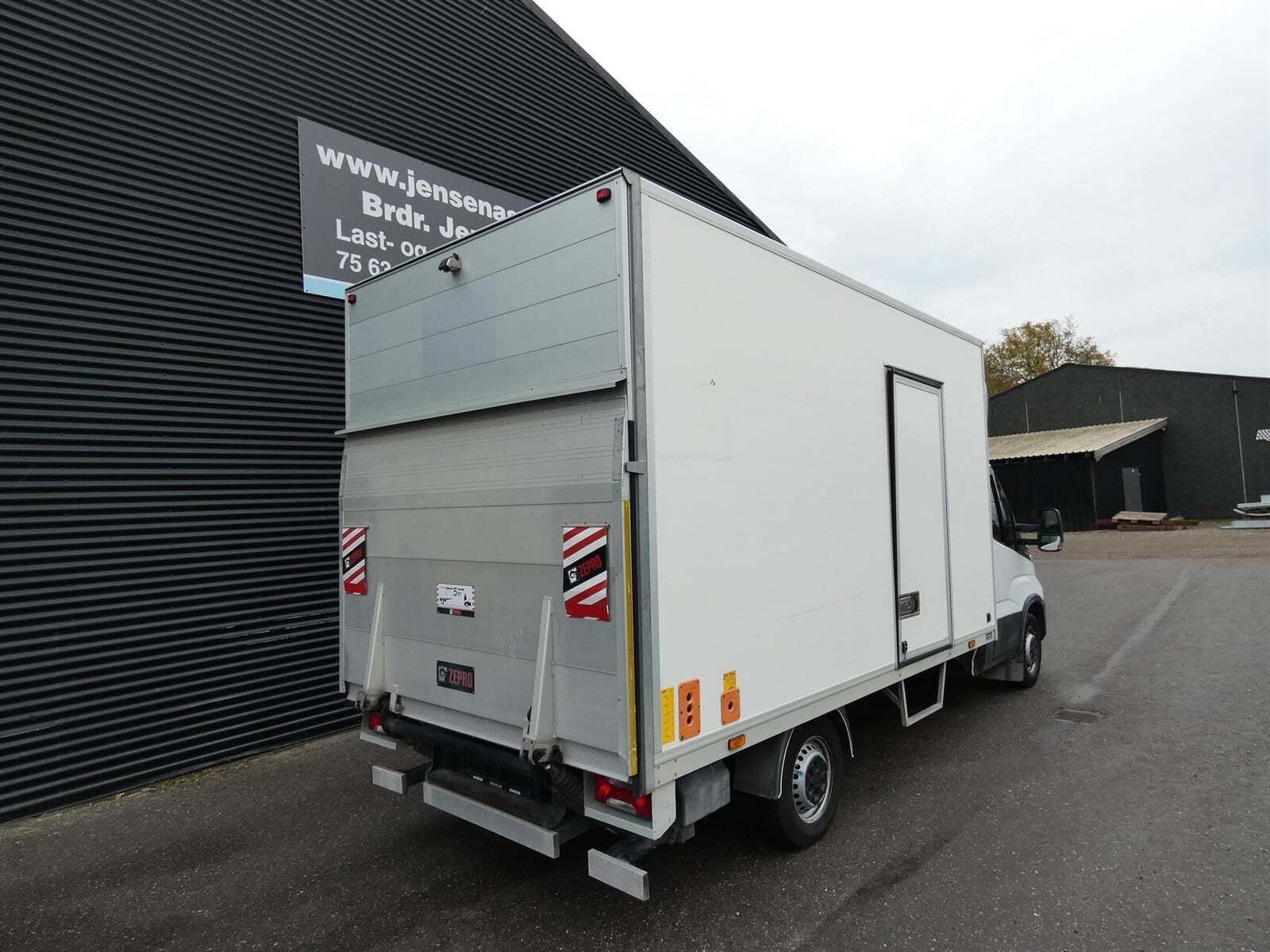 Iveco Daily 2,3 35S16 Alukasse m/lift AG8