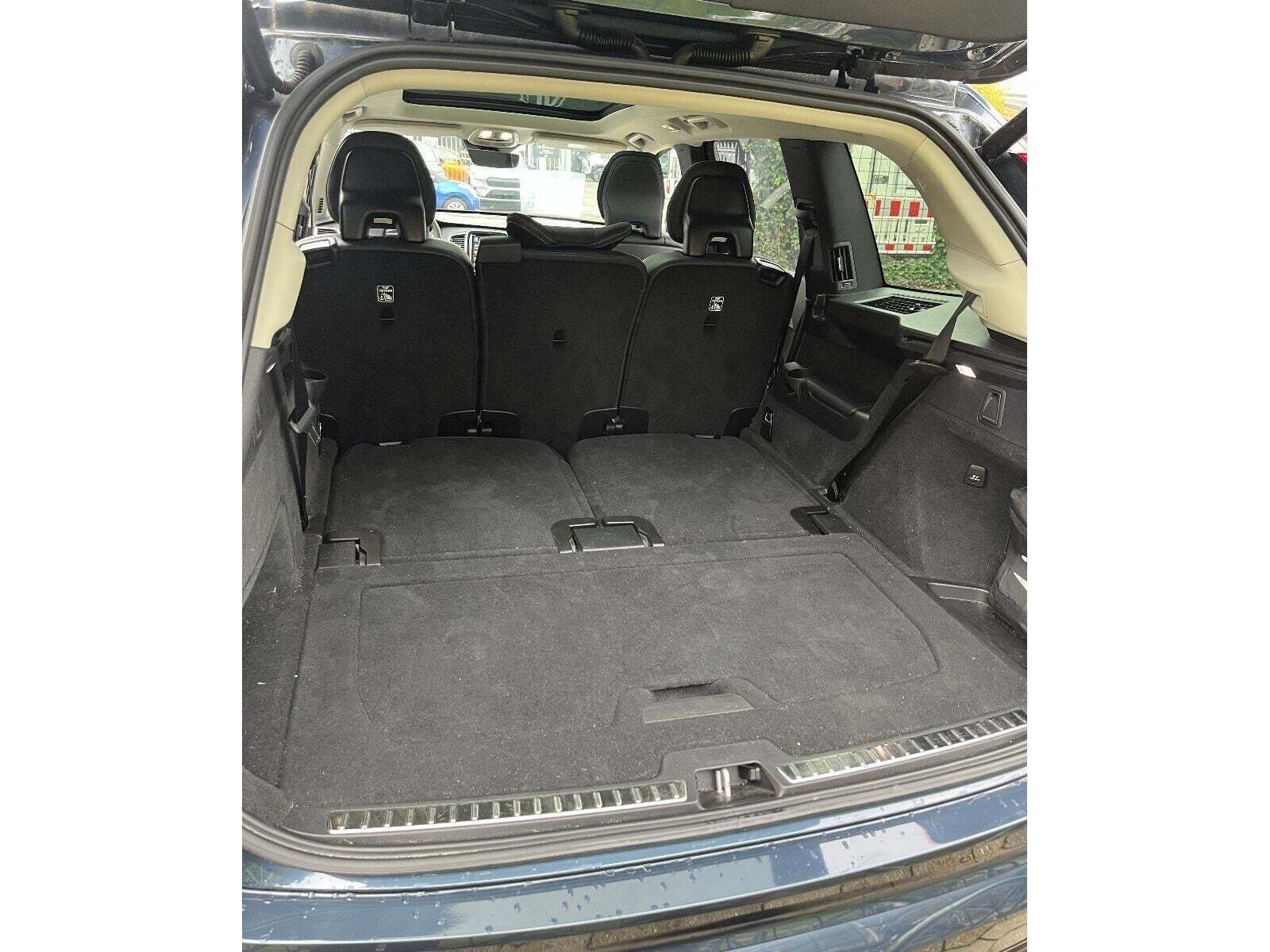 Blå Volvo XC90 fra 2023