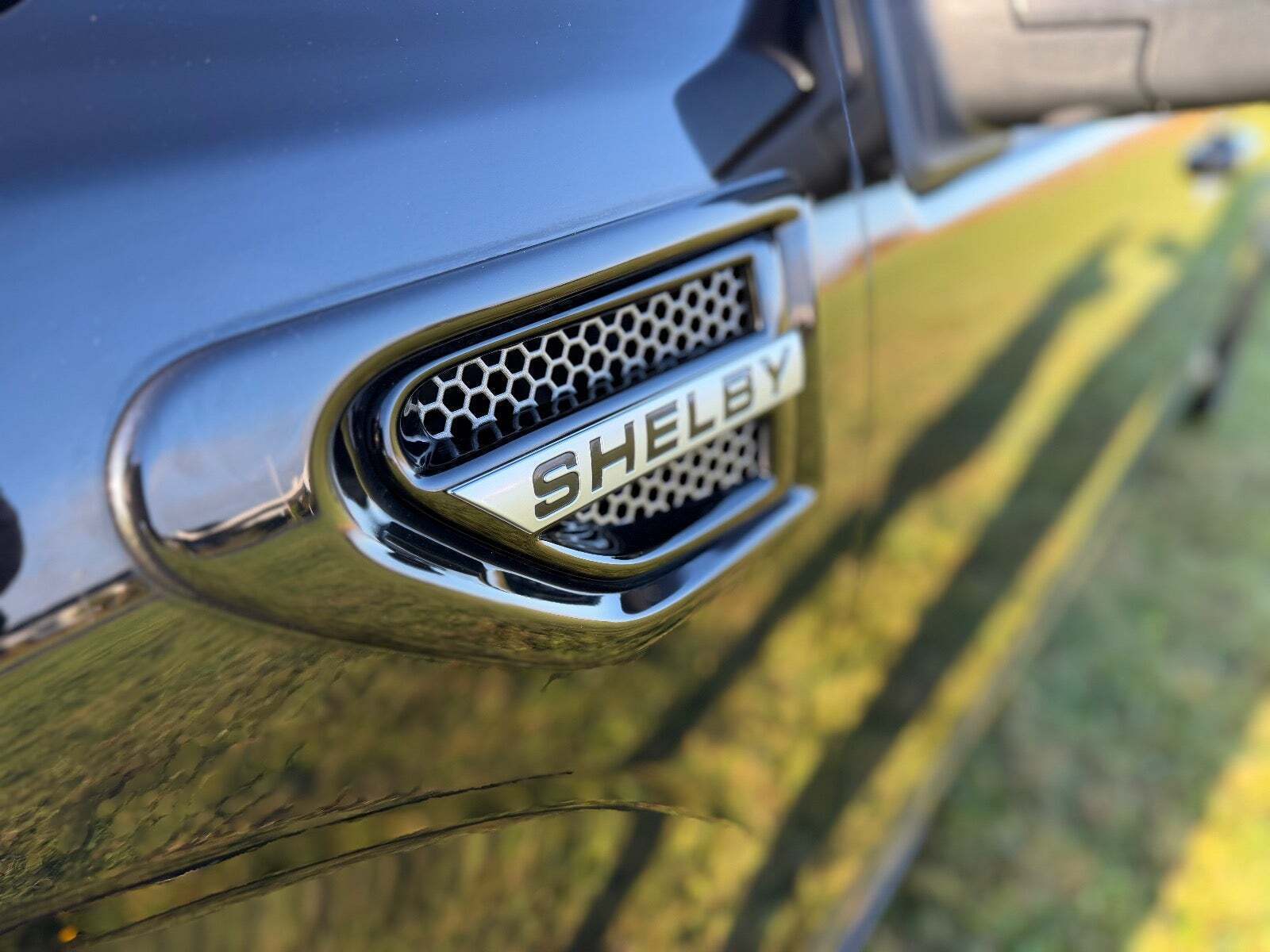 Sort Ford F-150 fra 2019 set udefra