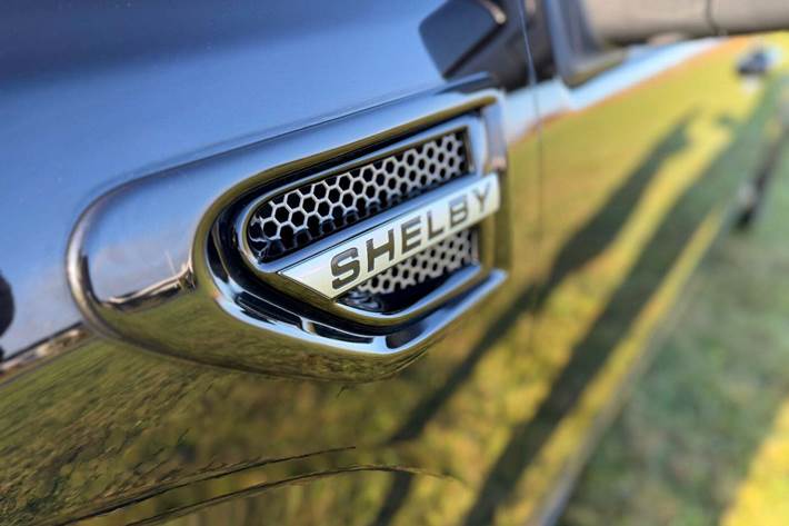 Sort Ford F-150 fra 2019 set udefra