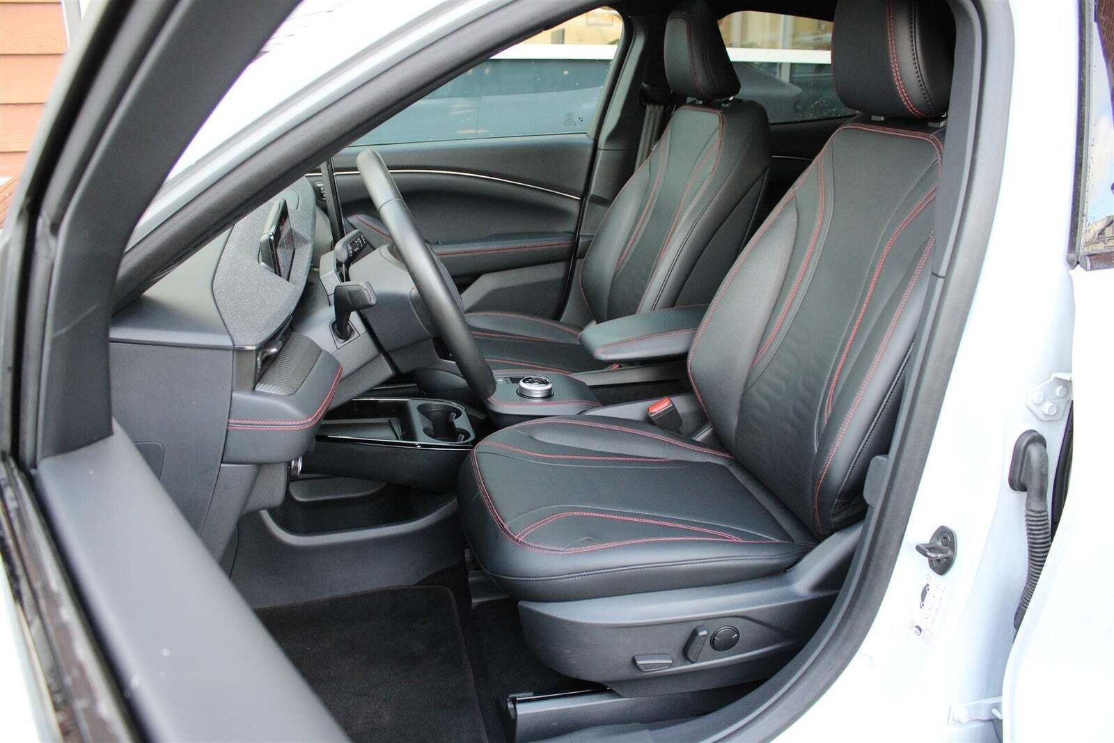 Ford Mustang Mach-E 75 Premium Standard Range AWD