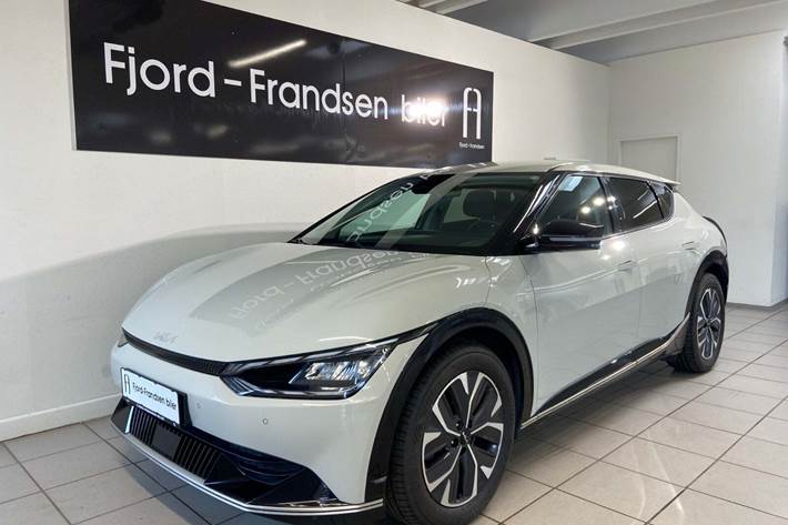 Beige Kia EV6 fra 2022 set udefra