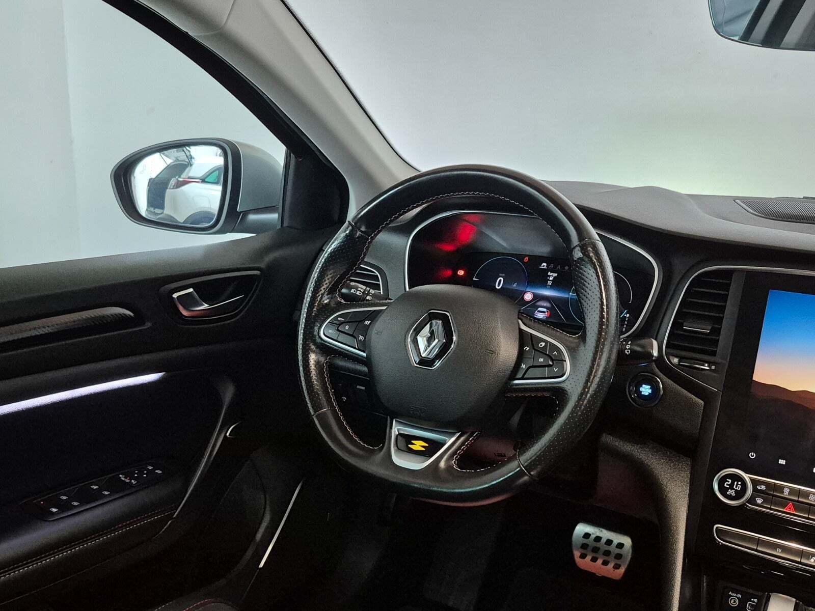 Sølv Renault Megane IV fra 2021