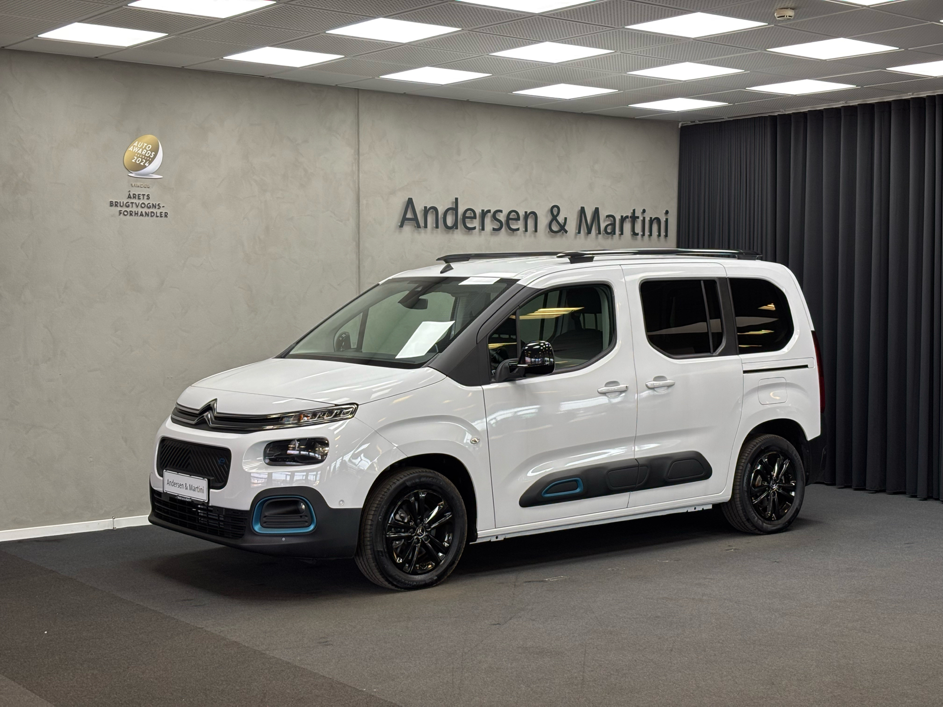 Hvid Citroën ë-Berlingo fra 2023 set udefra