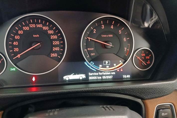 Hvid BMW 435i fra 2014 set indefra