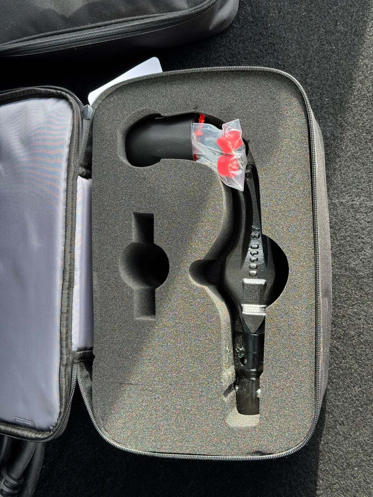 Sort Tesla Model Y fra 2023