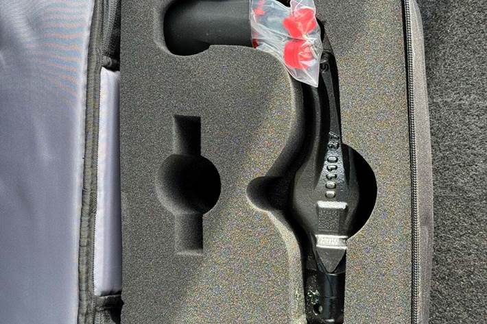 Sort Tesla Model Y fra 2023