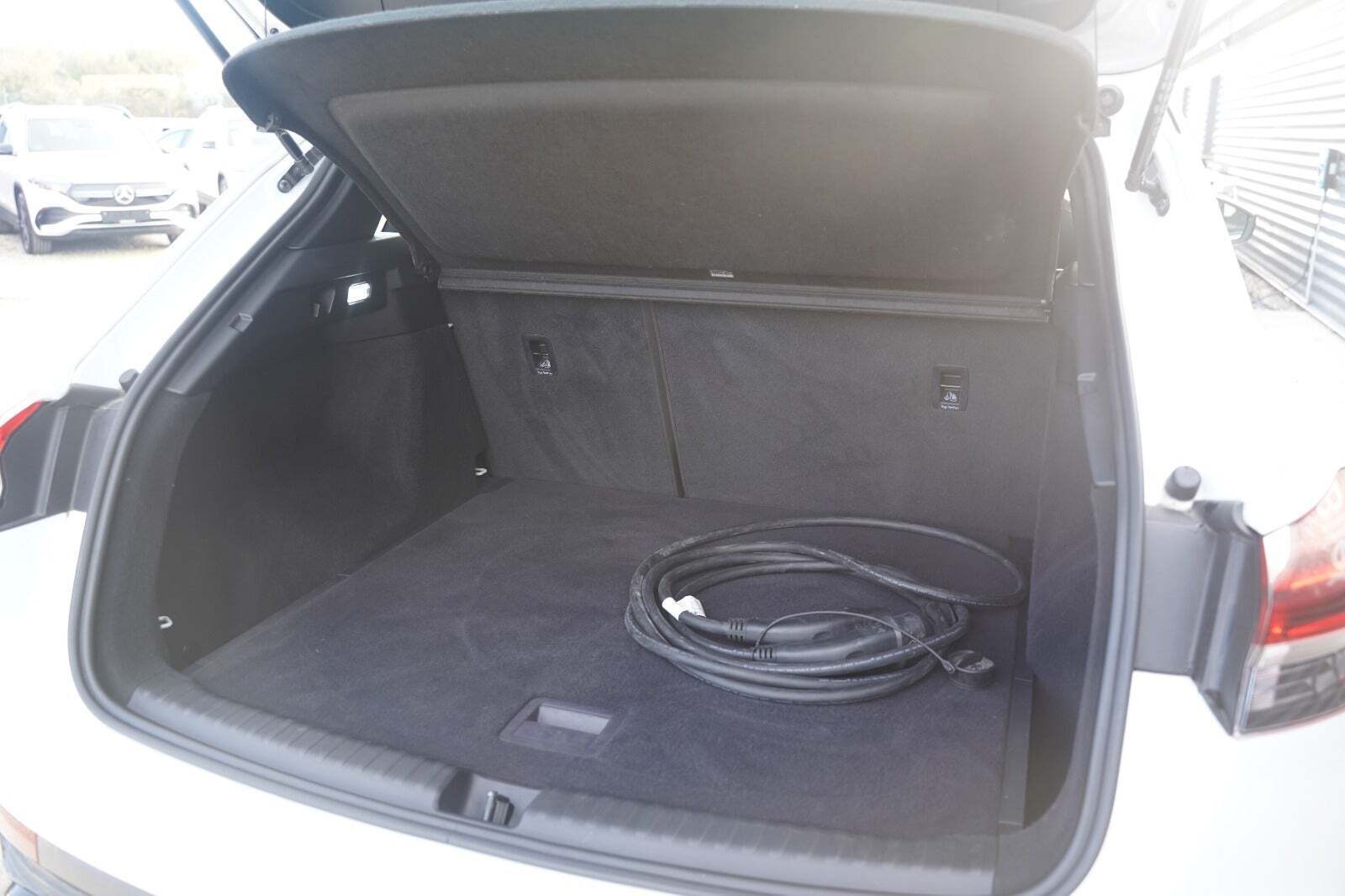 Hvid Audi Q4 e-tron fra 2021