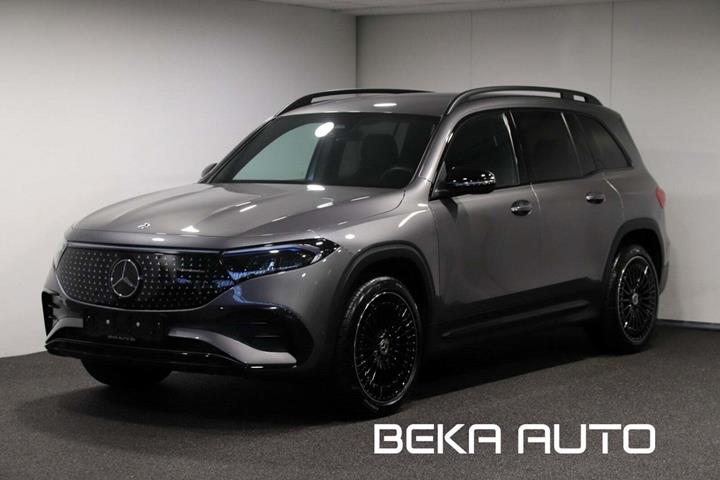 Grå Mercedes EQB300 fra 2024 set udefra