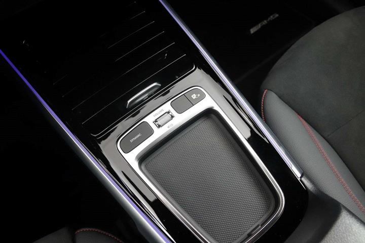 Grå Mercedes EQB300 fra 2024