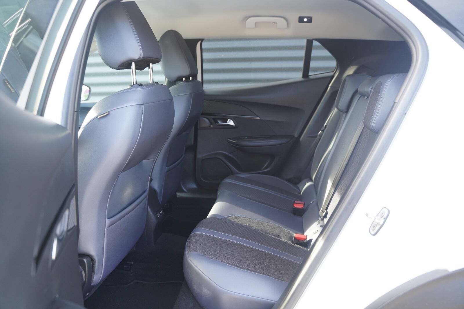 Hvid Peugeot 2008 fra 2020