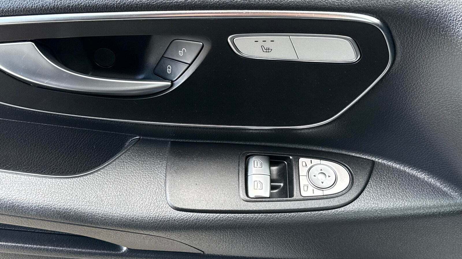 Hvid Mercedes Vito 114 fra 2023