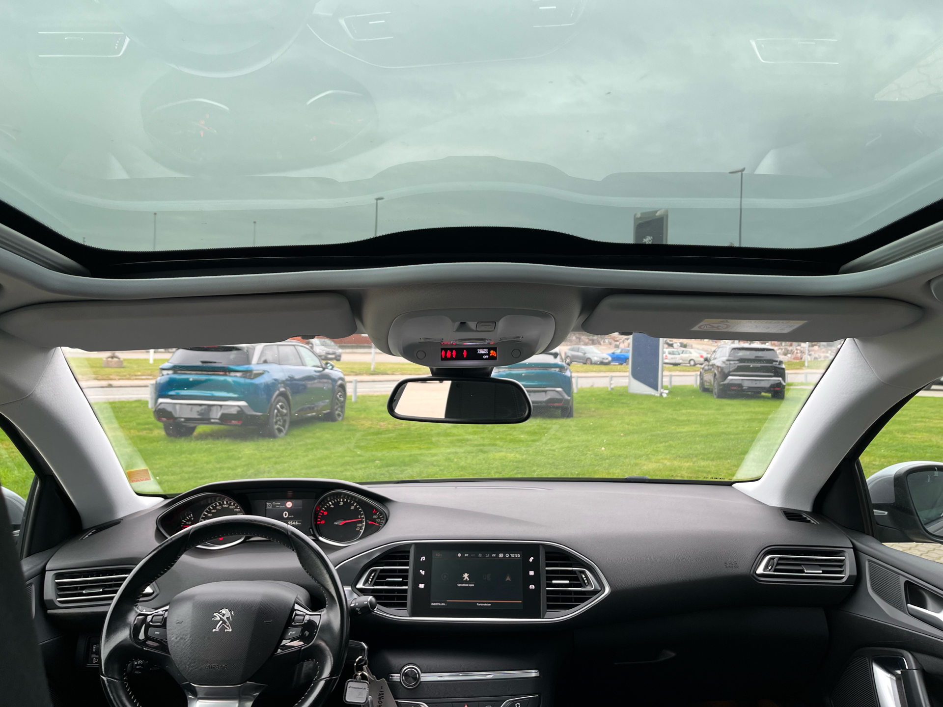 Grå Peugeot 308 fra 2018