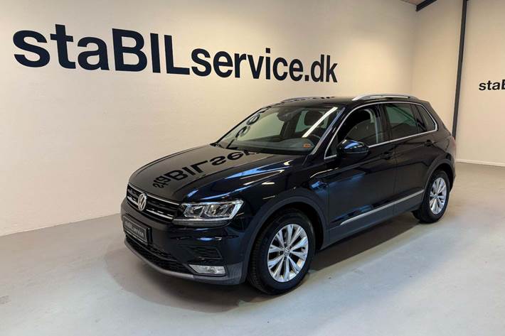 Sort VW Tiguan fra 2017 set udefra