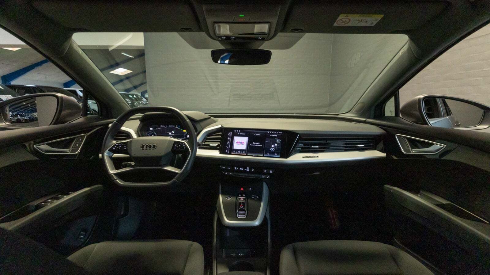 Grå Audi Q4 e-tron fra 2024