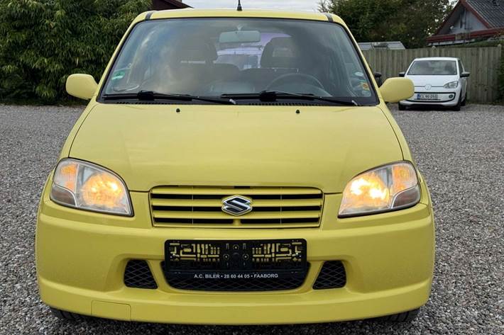 Gul Suzuki Ignis fra 2004