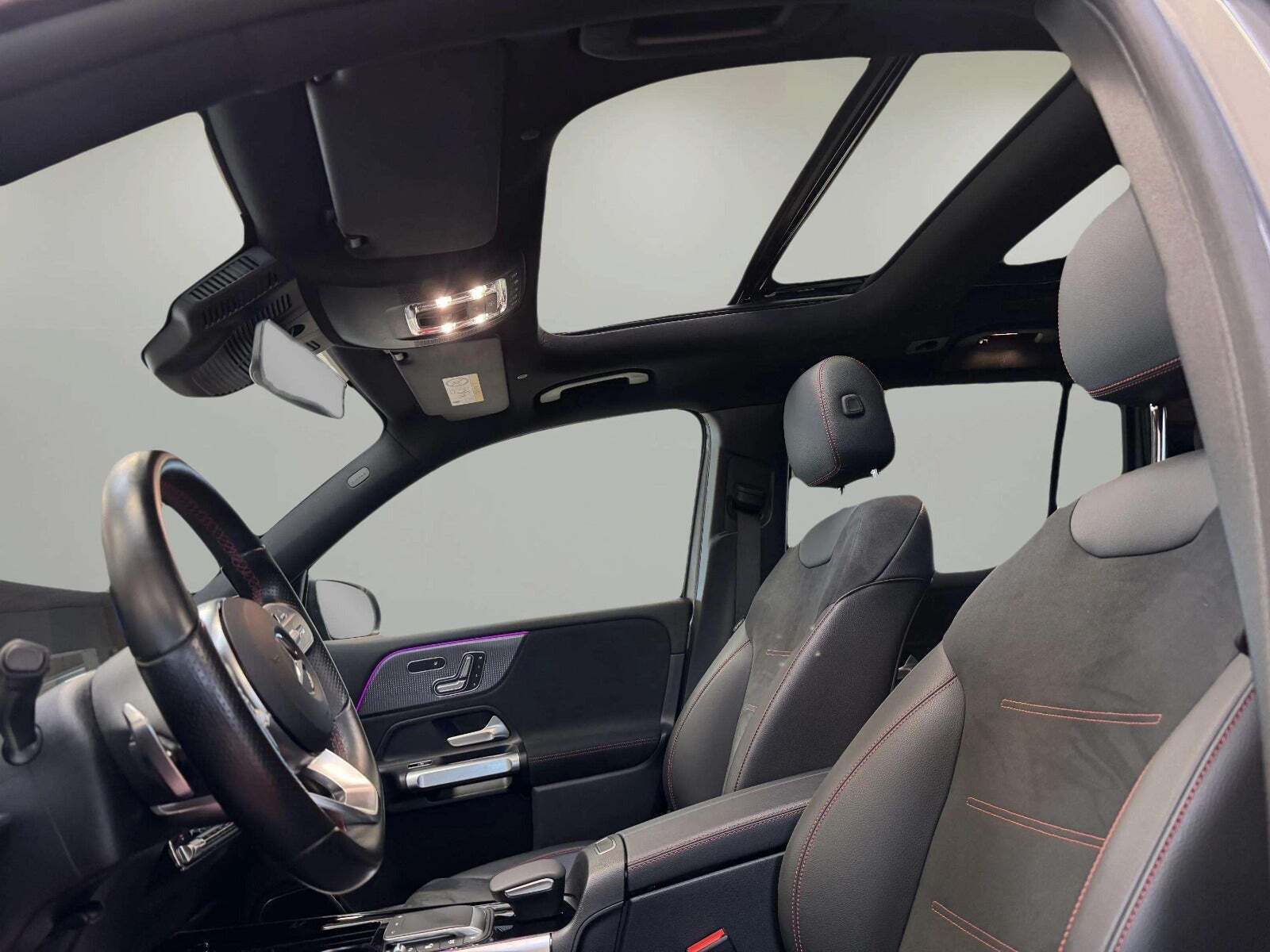 Grå Mercedes EQB250+ fra 2023