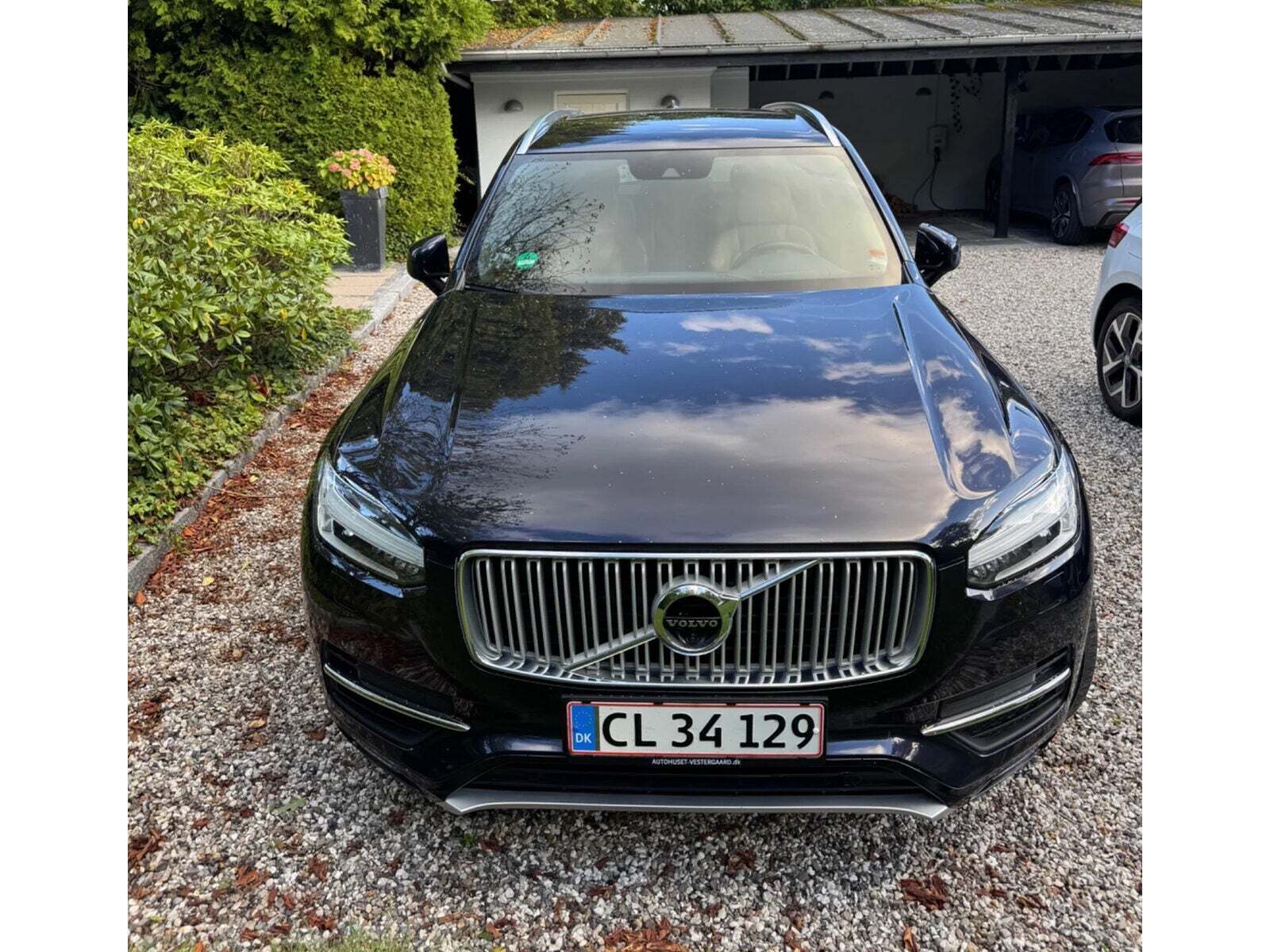 Blå Volvo XC90 fra 2019