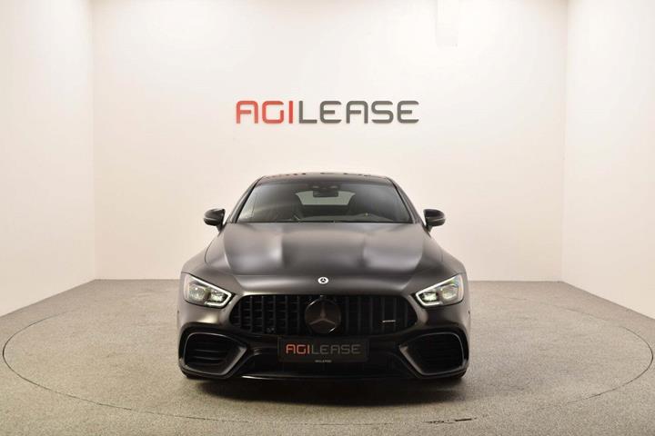 Grå Mercedes AMG GT 63 fra 2019 set udefra