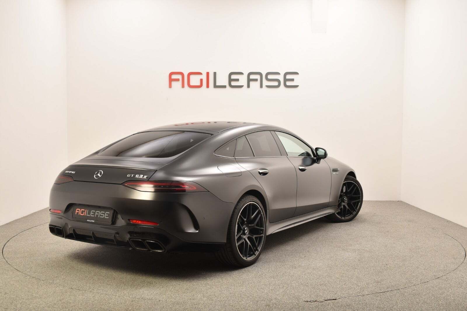 Grå Mercedes AMG GT 63 fra 2019