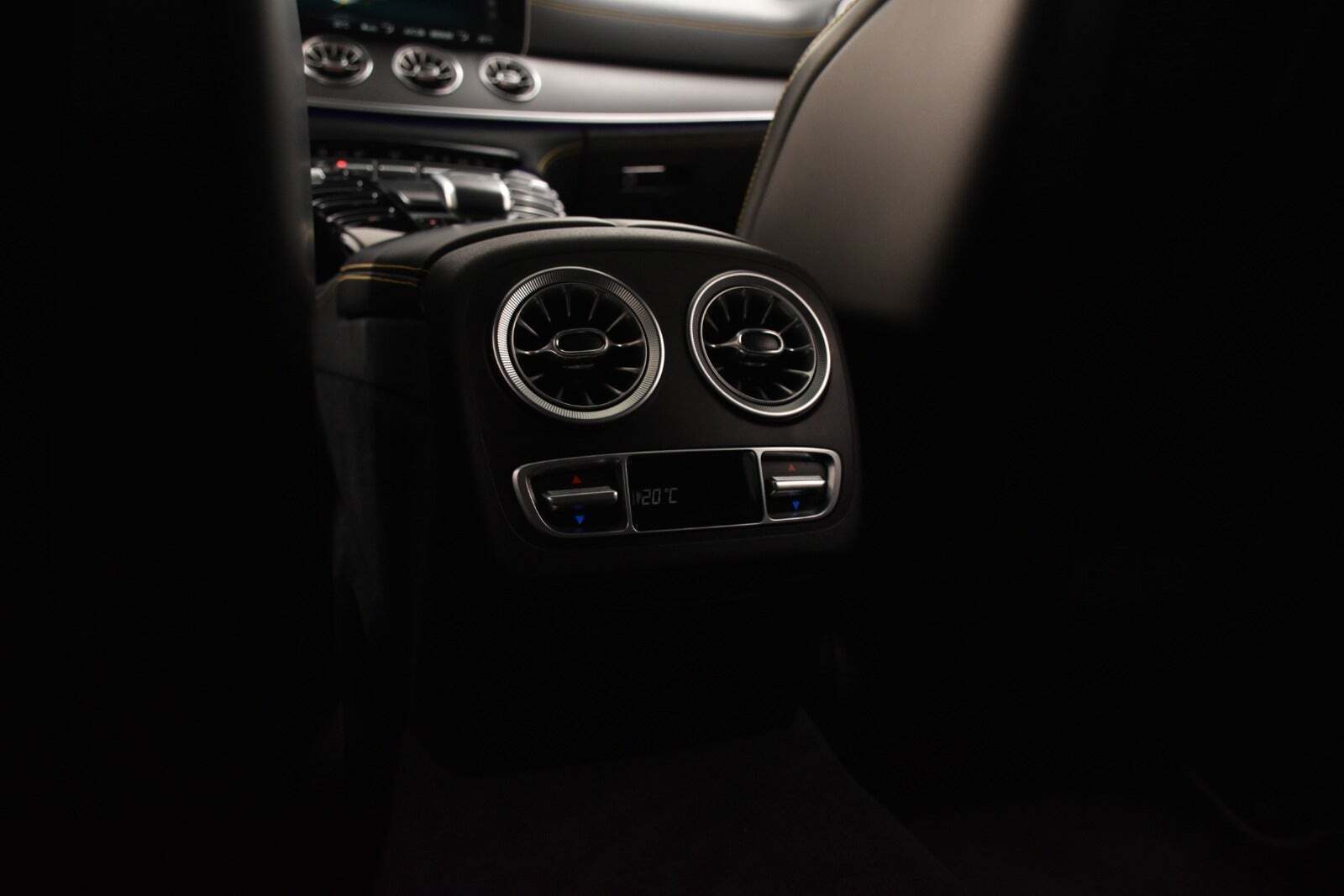 Grå Mercedes AMG GT 63 fra 2019 set indefra