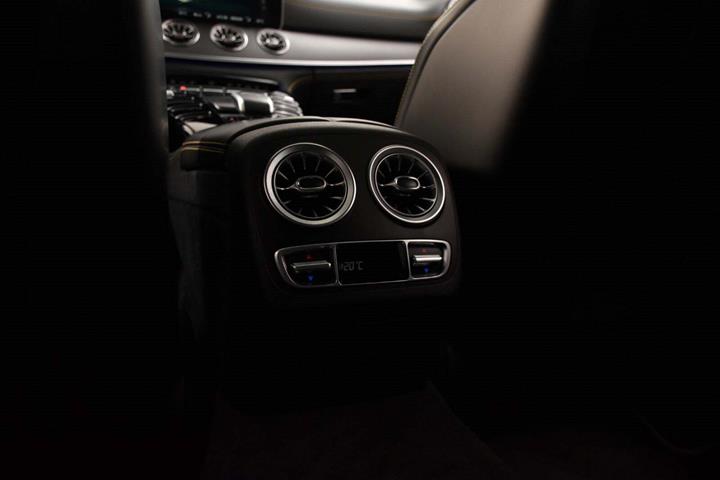 Grå Mercedes AMG GT 63 fra 2019 set indefra