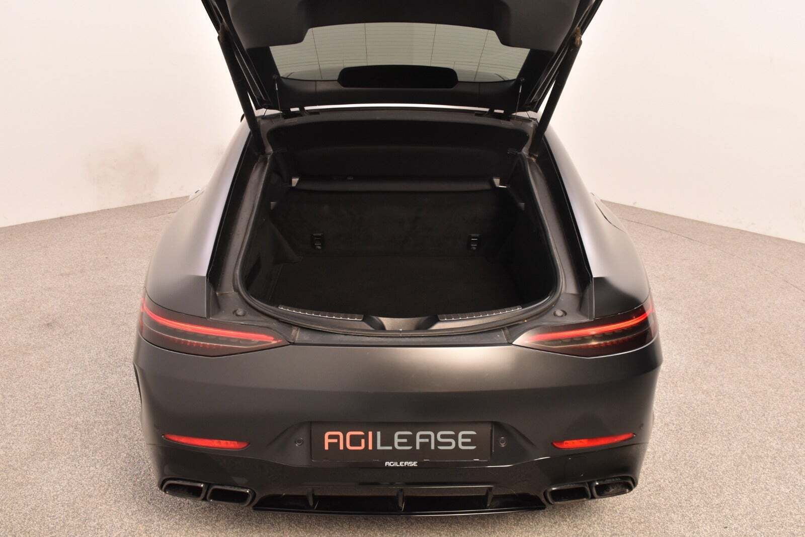 Grå Mercedes AMG GT 63 fra 2019