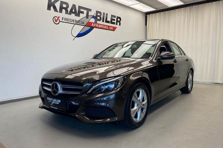 Brun Mercedes C220 d fra 2017 set udefra