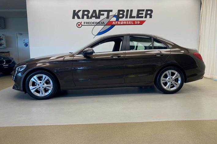 Brun Mercedes C220 d fra 2017