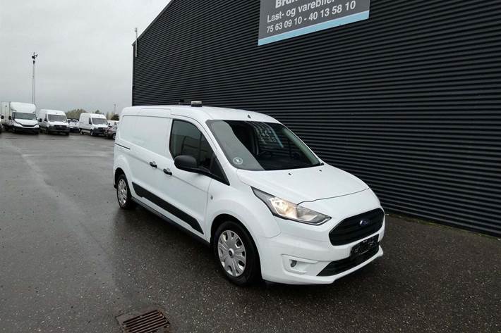 Hvid Ford Transit Connect fra 2019 set udefra