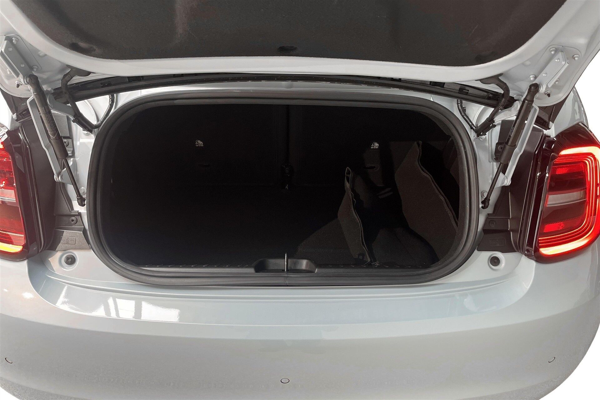 Blå Fiat 500e fra 2023