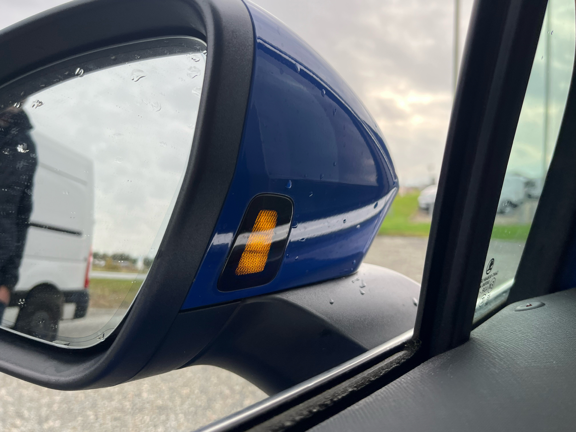 Blå Skoda Enyaq iV fra 2021