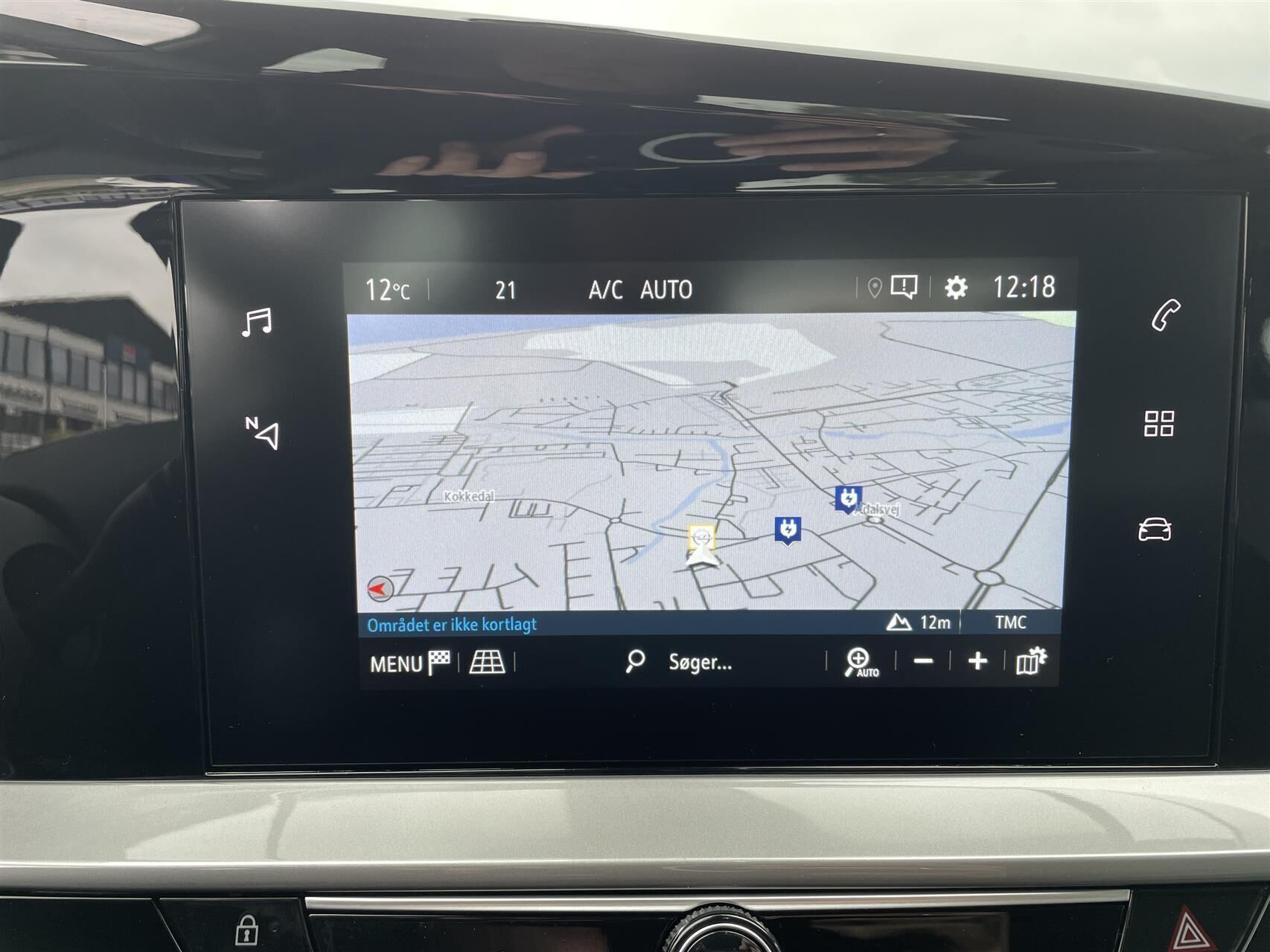 Blå Opel Mokka-e fra 2024