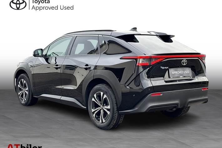 Sort Toyota BZ4X fra 2025