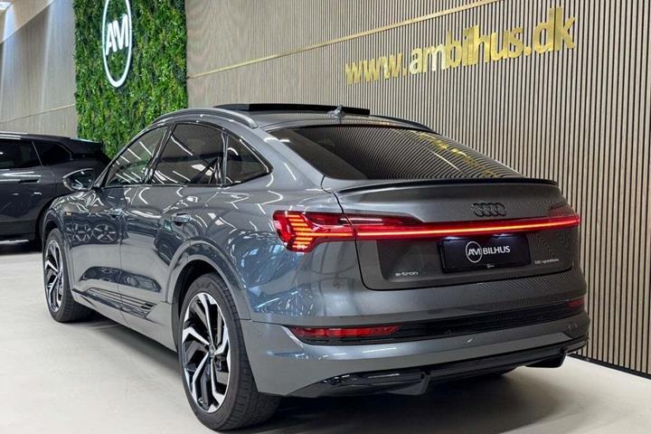 Grøn Audi e-tron fra 2022