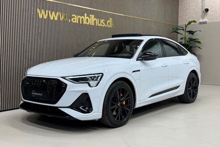 Grøn Audi e-tron fra 2022 set udefra