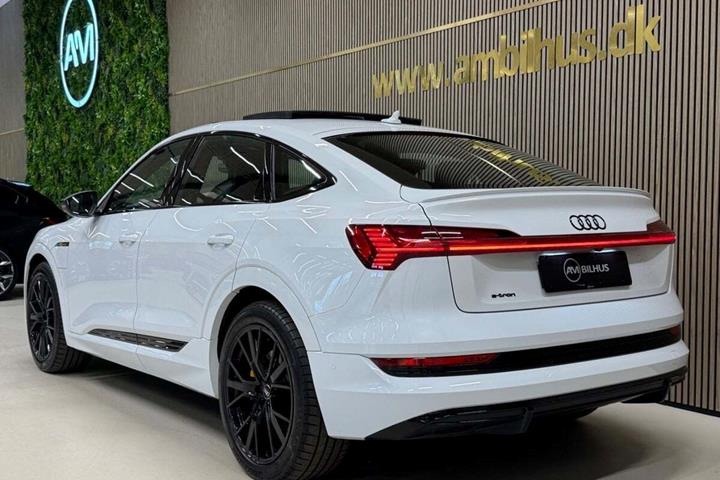 Grøn Audi e-tron fra 2022