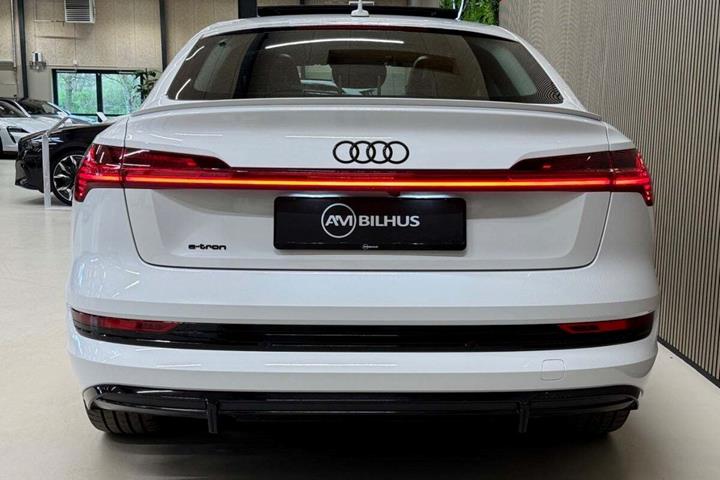 Grøn Audi e-tron fra 2022