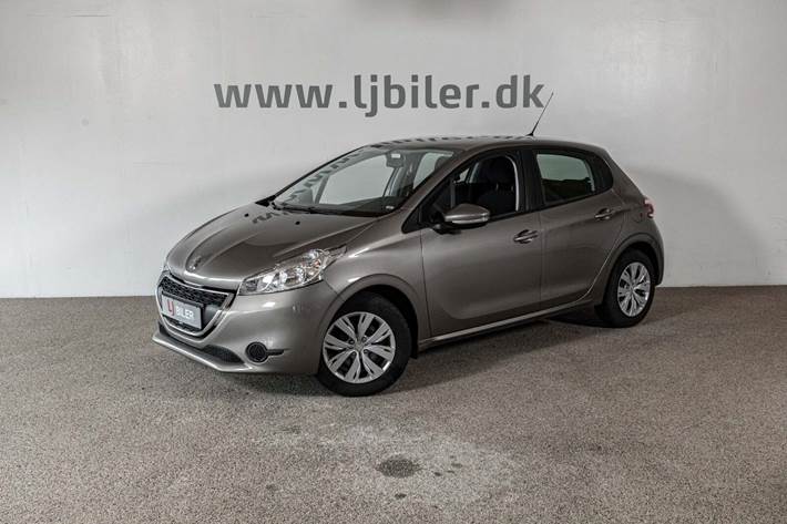 Grå Peugeot 208 fra 2015 set udefra