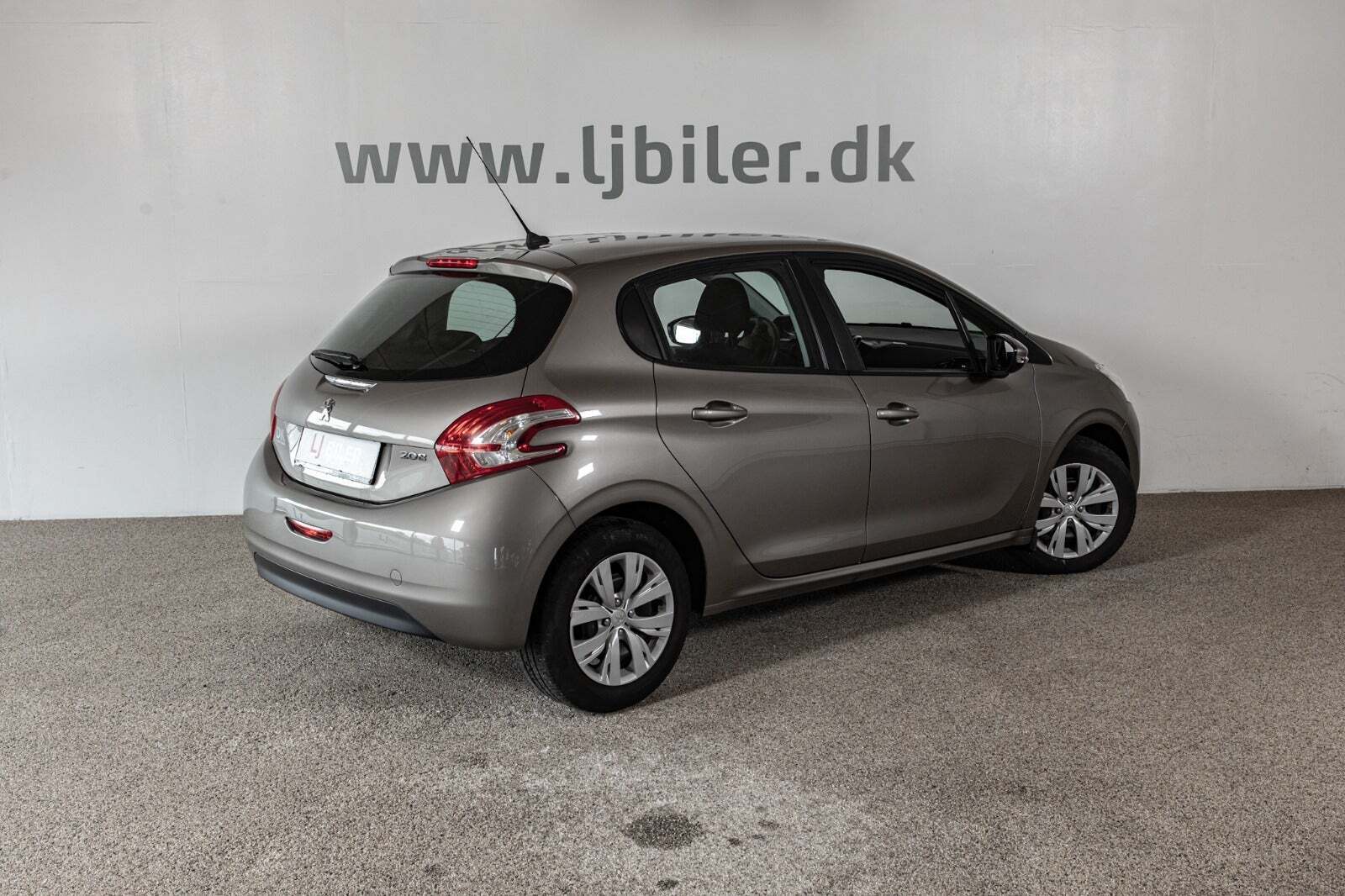 Grå Peugeot 208 fra 2015