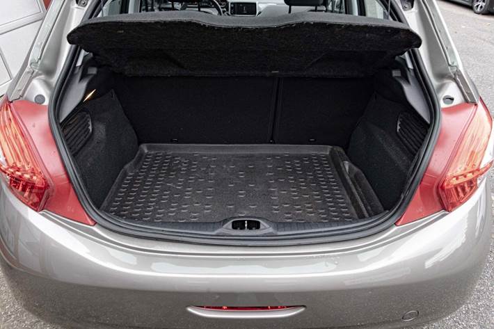 Grå Peugeot 208 fra 2015