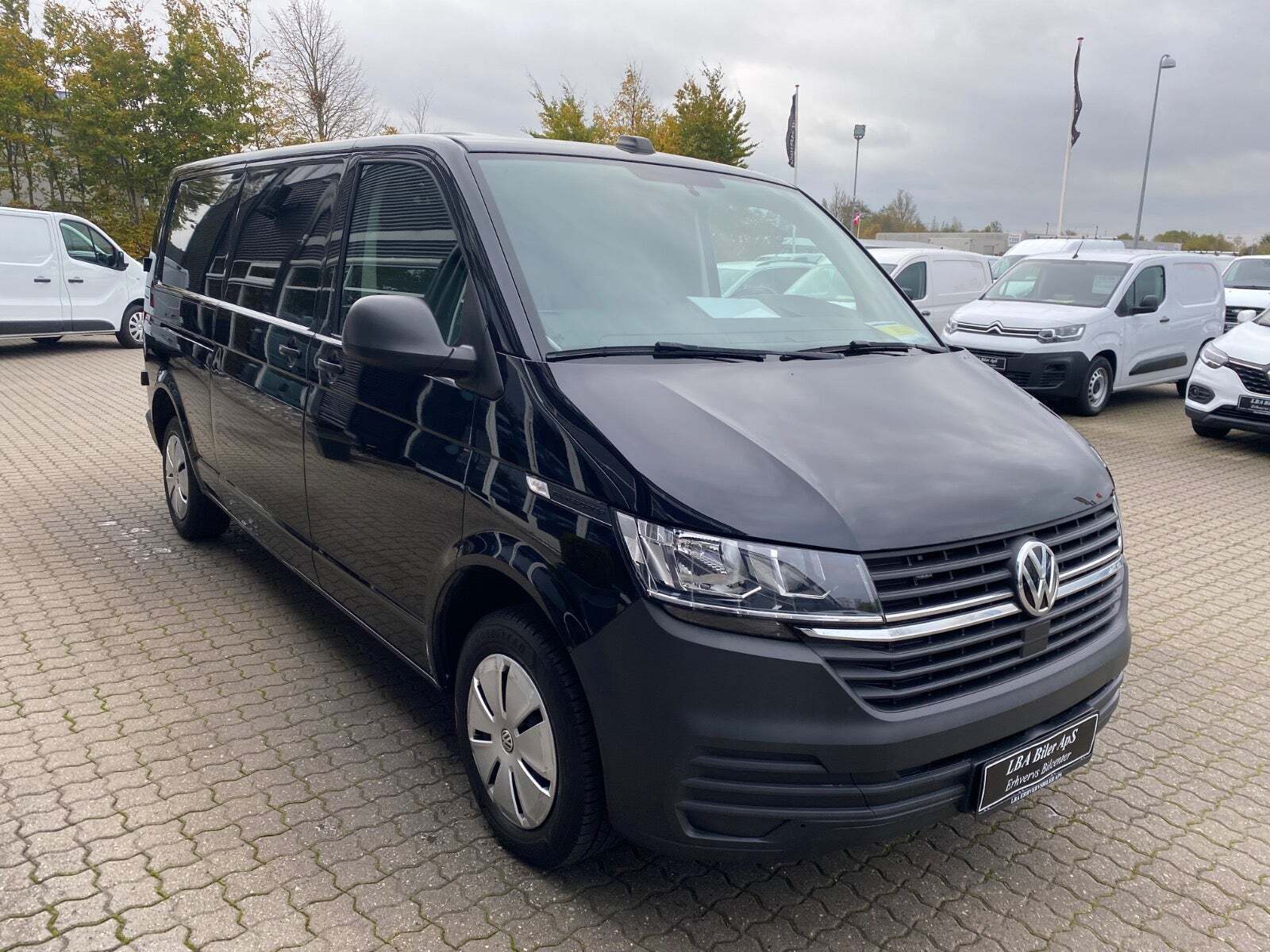 Sort VW Transporter fra 2023