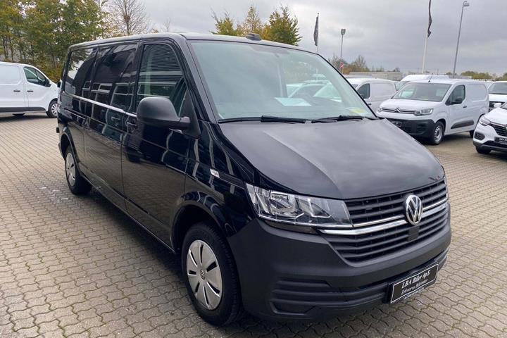 Sort VW Transporter fra 2023