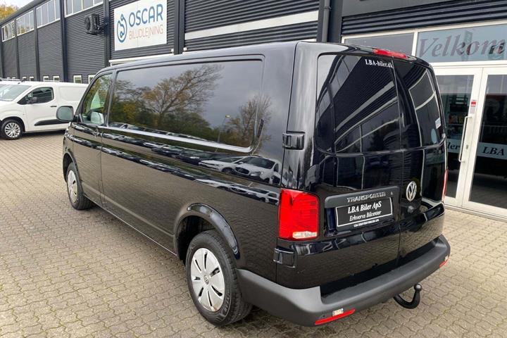 Sort VW Transporter fra 2023