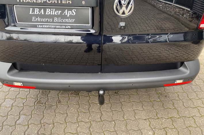 Sort VW Transporter fra 2023