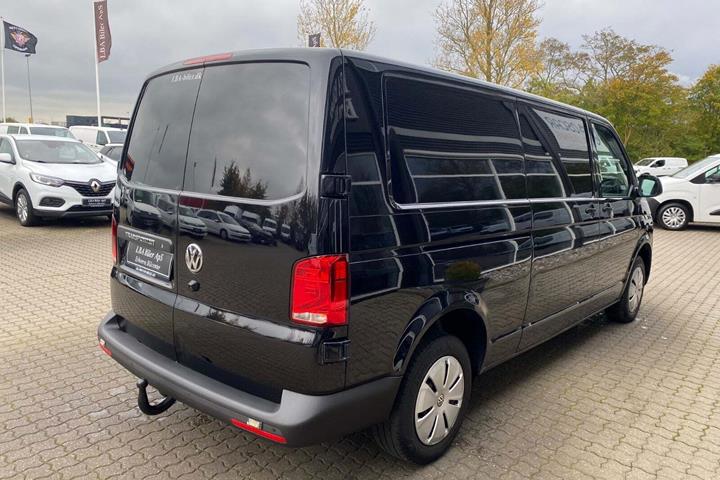 Sort VW Transporter fra 2023