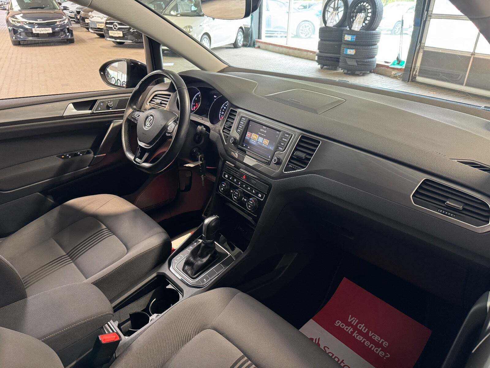 Sort VW Golf Sportsvan fra 2017